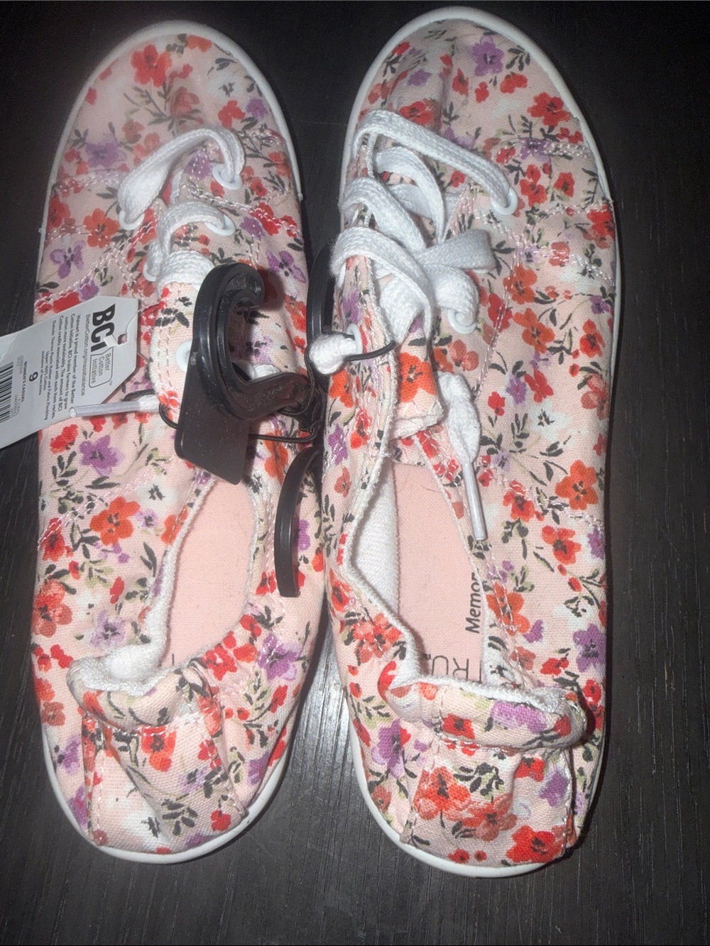 Size 9 Time and Tru Floral Sneaker with Memory Foam - Picture 2 of 4